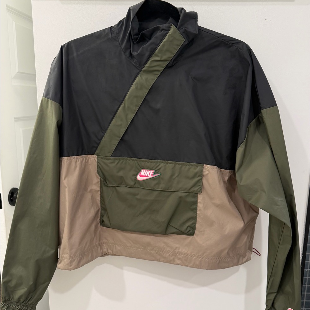 Nike Colorblock Utility Jacket in Olive, Black & Cream - Picture 2 of 7